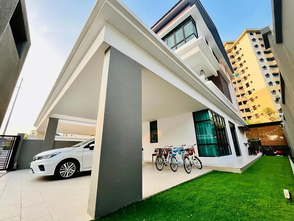 Cozy Family Escape By Stayco - Pool, Ktv, Outdoor Cinema & Jacuzzi - Just 2 Mins To Beach Batu Feringgi