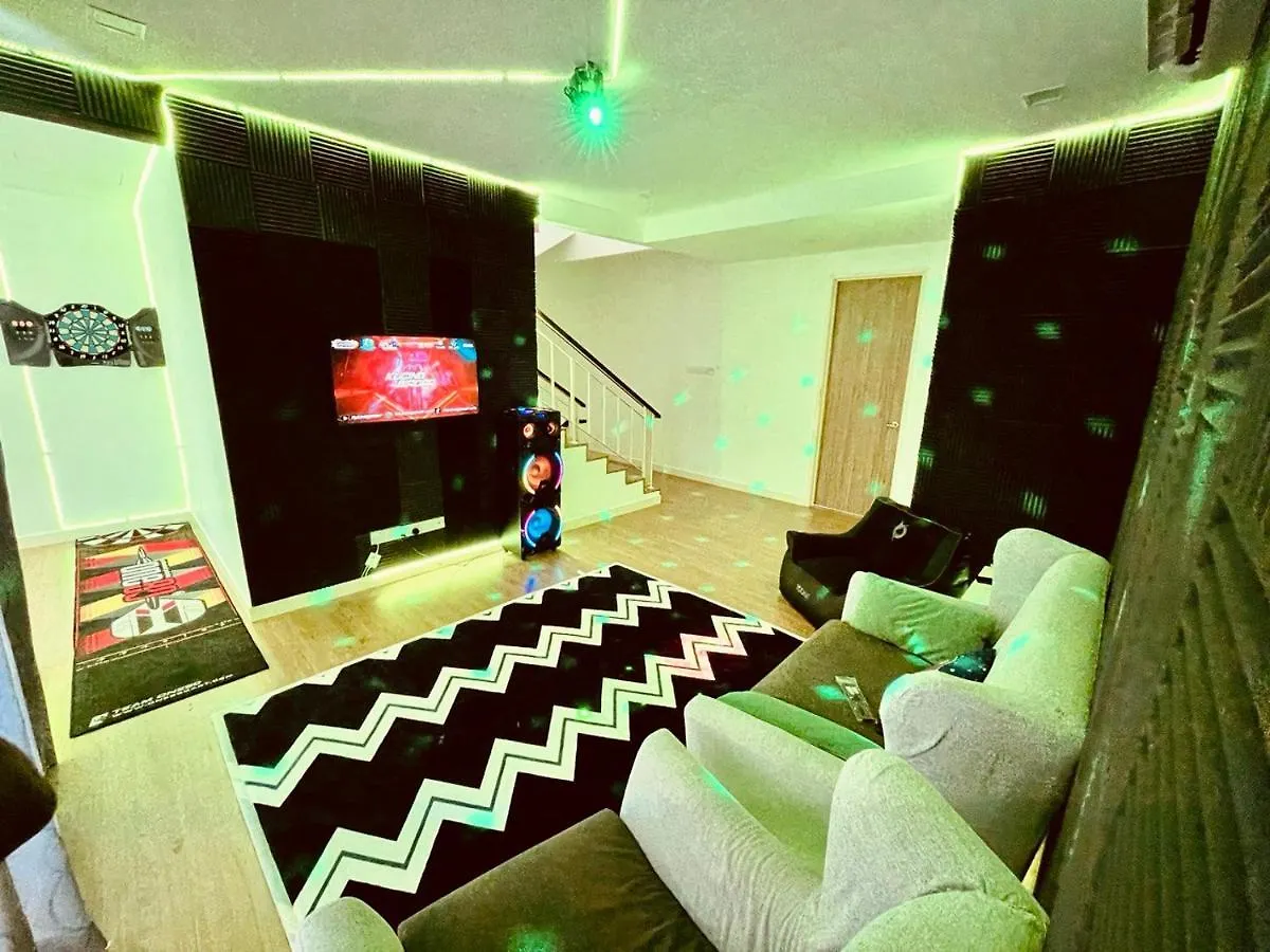 Villa Cozy Family Escape By Stayco - Pool, Ktv, Outdoor Cinema & Jacuzzi - Just 2 Mins To Beach Batu Ferringhi Malaysia