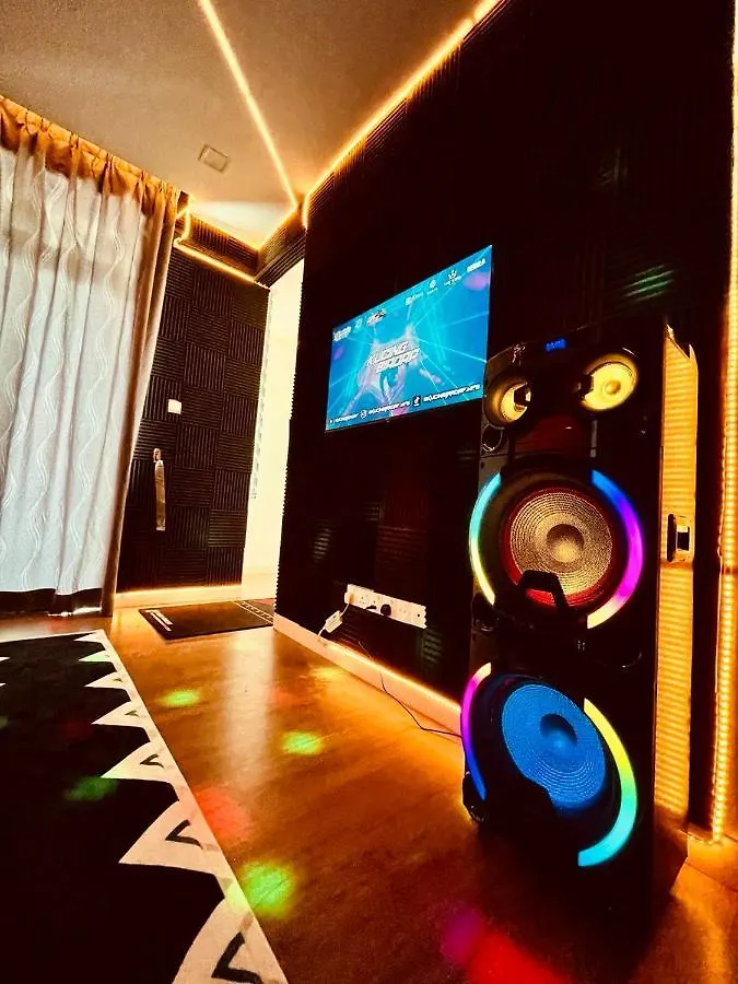 Cozy Family Escape By Stayco - Pool, Ktv, Outdoor Cinema & Jacuzzi - Just 2 Mins To Beach 峇都丁宜 马来西亚