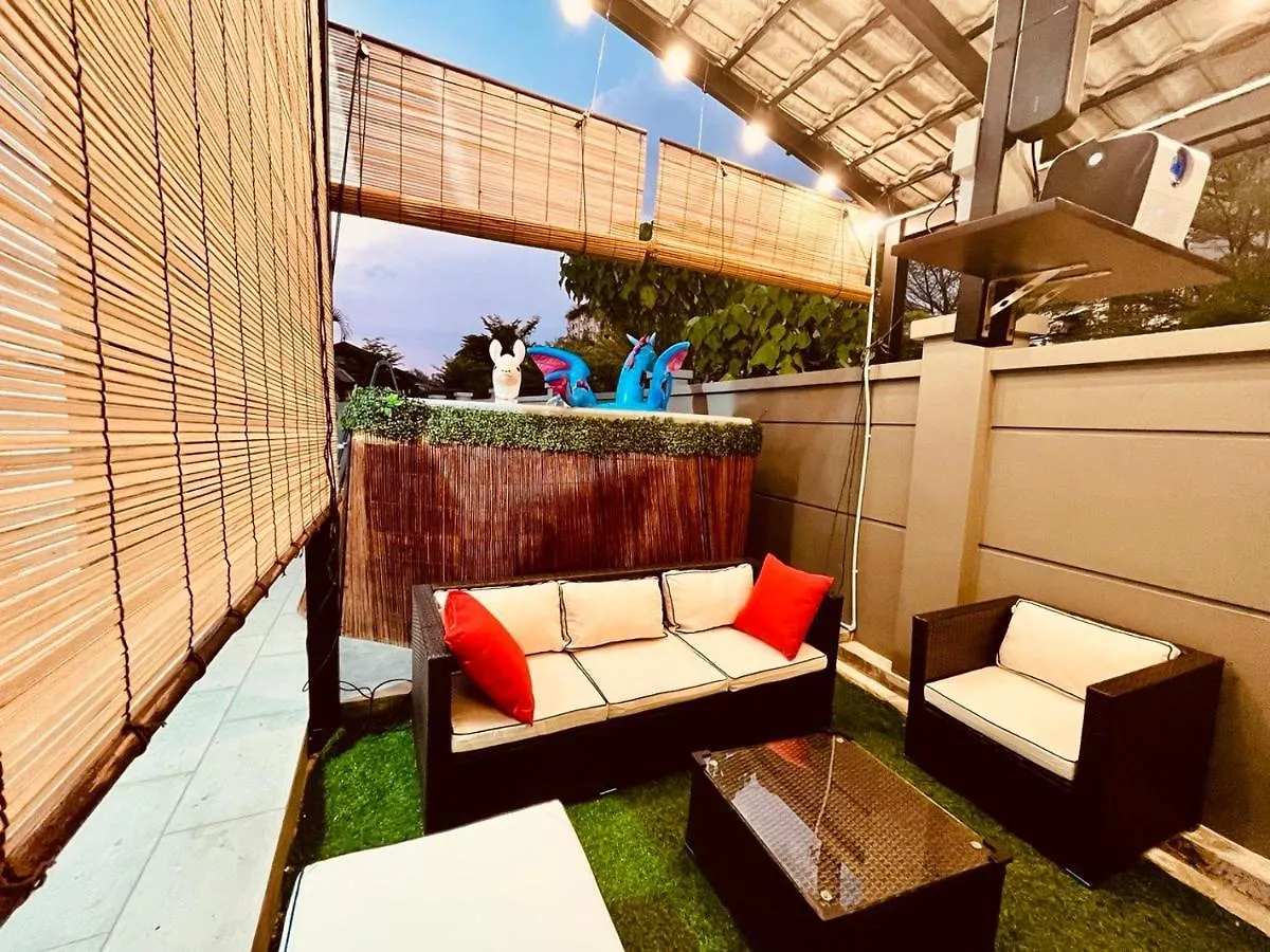 Cozy Family Escape By Stayco - Pool, Ktv, Outdoor Cinema & Jacuzzi - Just 2 Mins To Beach 峇都丁宜 马来西亚